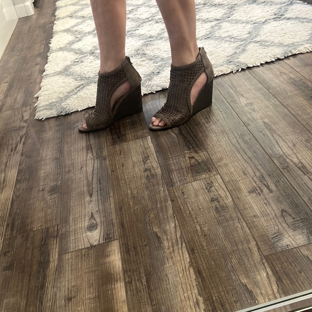 Fergalicious mauve wedges, rear zip closure 7.5